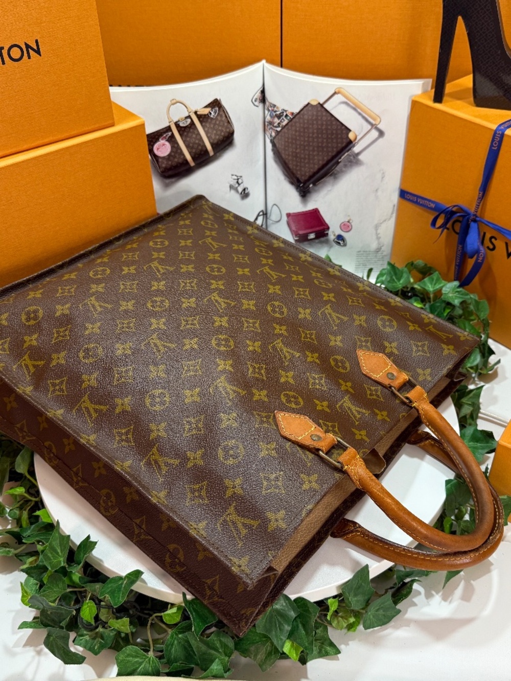 CHIC LOUIS VUITTON MONOGRAM GM TOTE! - Picture 7 of 17